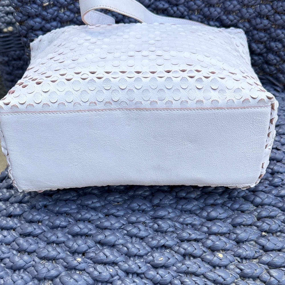 Chic Lavender Tote Bag - Picture 4 of 6